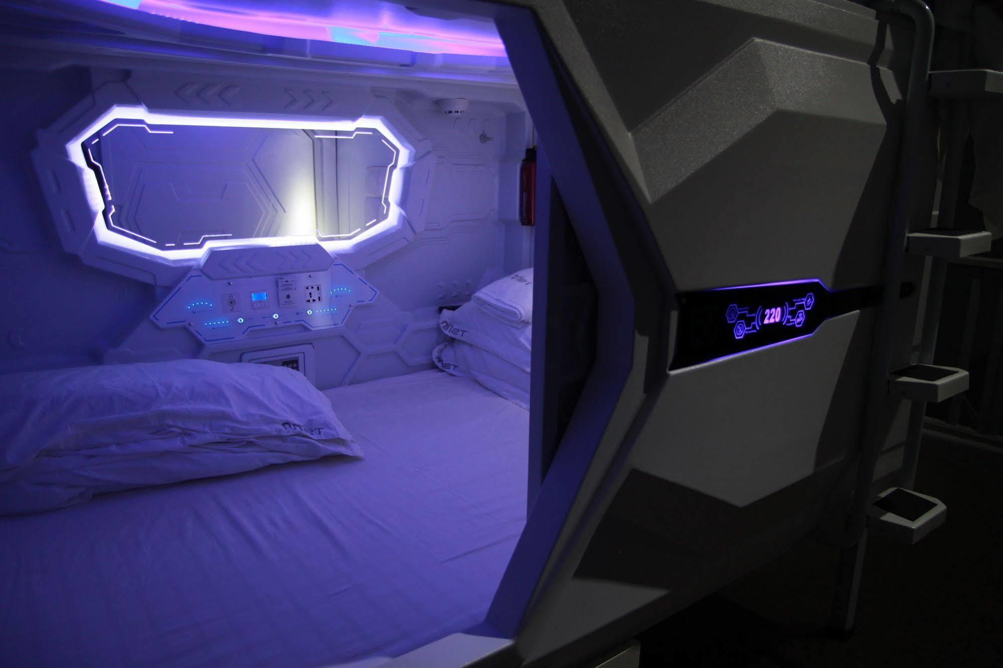 Met A Space Pod @ Little India Singapour Extérieur photo