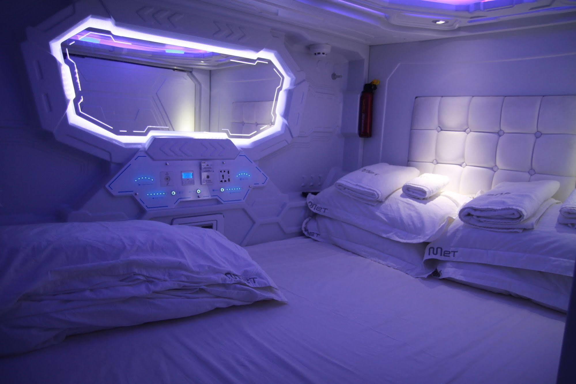 Met A Space Pod @ Little India Singapour Extérieur photo